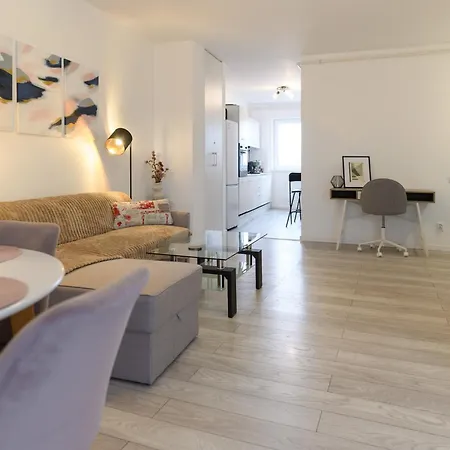 Lovely House By Mary Supercentral And Parking *