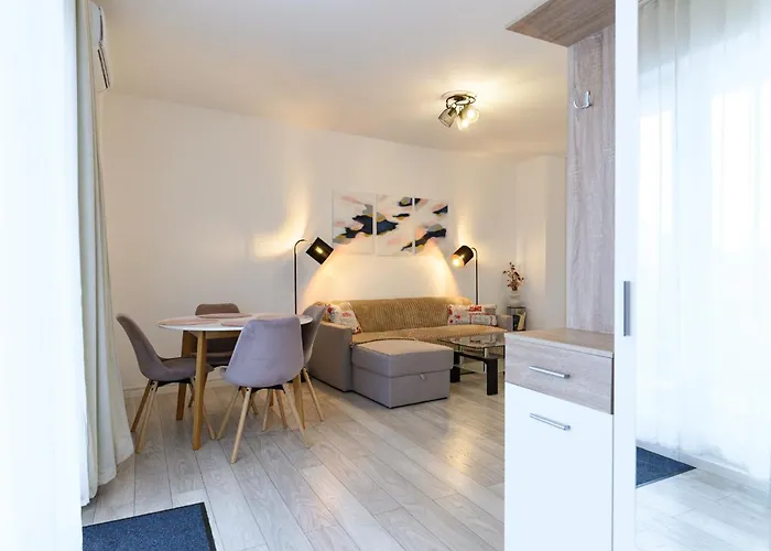 Lovely House By Mary Supercentral And Parking